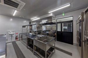 白塚食堂の厨房写真