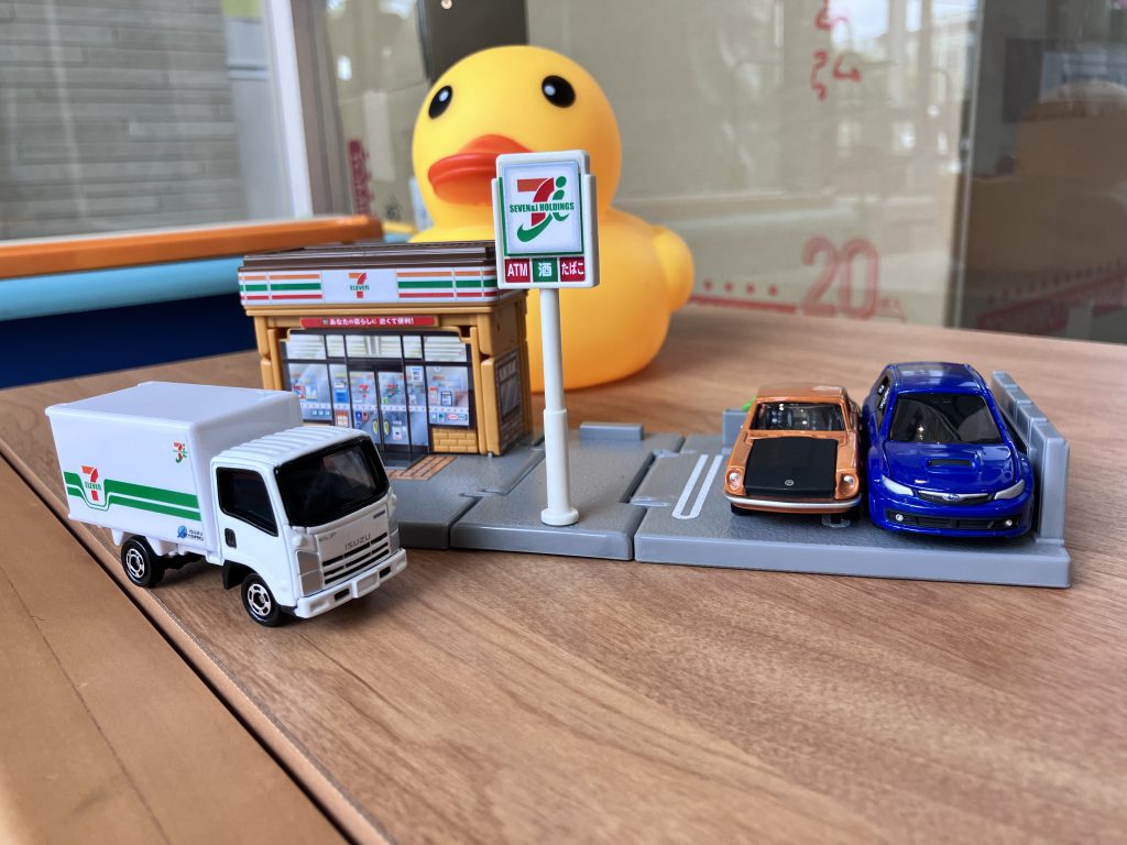 山口工務店伊勢ショールームに追加されたおもちゃのトミカの写真
